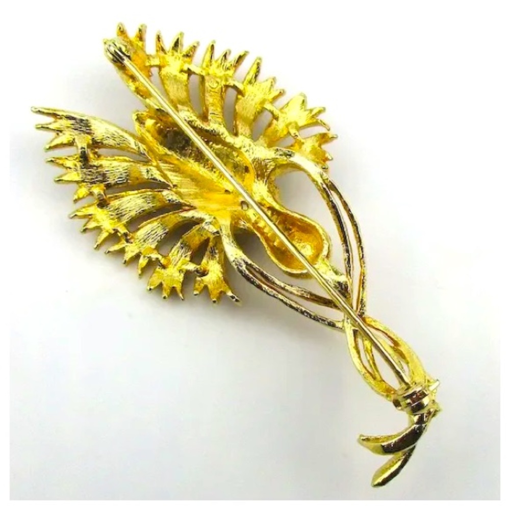STUNNING Vintage LISNER Flower Brooch, Faux Pearls in Gilt Leaves, 3”x 1.5” - Picture 3 of 5
